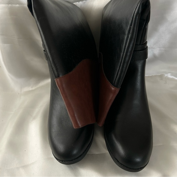 Boot - Picture 2 of 7